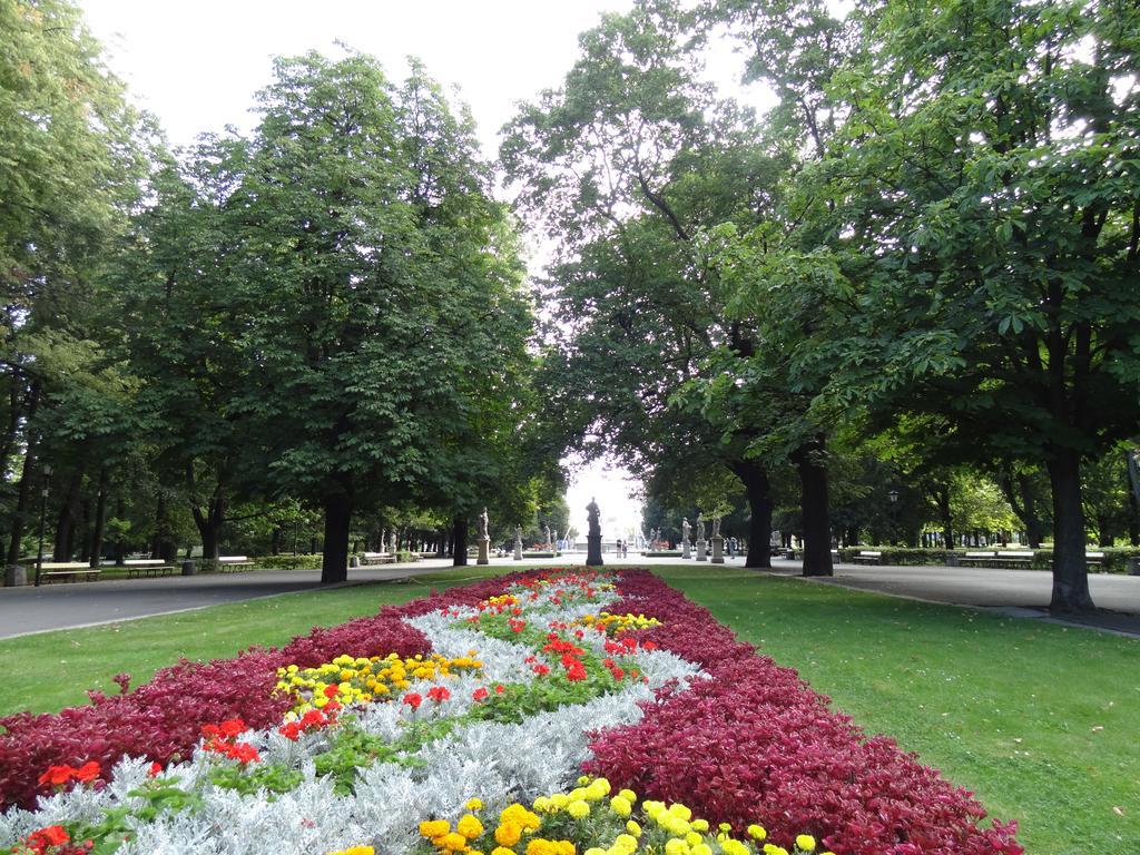 OperaApart Varşovia Exterior foto